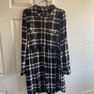 American Eagle cozy black and white flannel dress for fall and winter